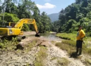 Anggota DPRD Luwu Utara Jalisman.,SE Tinjau Normalisasi Sungai di Desa Kalotok   