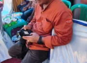 Pernah Heran Kenapa Orang Paling Diam Justru Paling Ditakuti di Ruangan? Ia tak Menggertak, Tak Mengumbar, Tapi Diamnya Membuat Semua Suara lain Terdengar Seperti Bohong. Di Matanya Yang Sepi Tersimpan Ribuan Cerita Yang Belum Pernah Berani Diucapkan Oleh Siapapun.