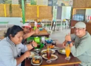 Diam Memungkinkan Anda Menjadi Radar Radar Yang Aktif Ketika Semua Orang Sibuk Berbicara Mempromosikan Diri Anda Justru Cenderung Memilh Diam Ruang Untuk Mendengar Bukan Hanya Apa Yang di Ucapkan Tetapi Juga Disembunyikan di Antara kata Anda Menangkap Nada Bicara Bahasa Tubuh