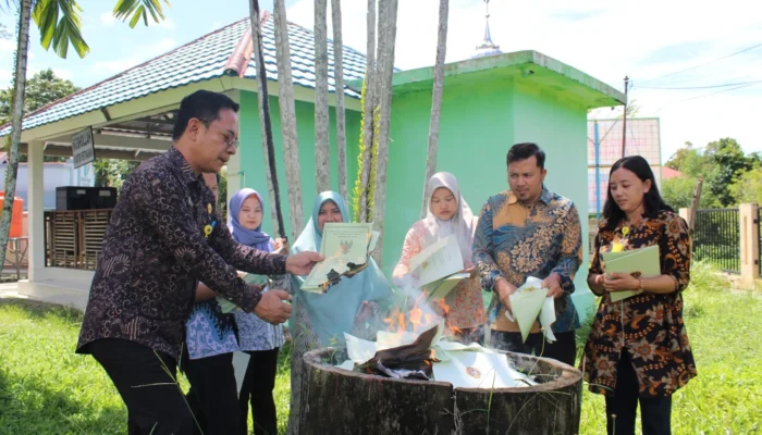 Kantor Pertanahan Luwu Utara Lakukan Pemusnahan 129 Blanko Sertipikat Rusak/Usang sebagai Bentuk Tertib Administrasi