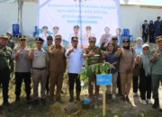 Gubernur Sulsel Serahkan Hibah Alat Berat dan Lakukan Penanaman Bibit Rehabilitasi DAS di Area Bantaran Sungai Masamba