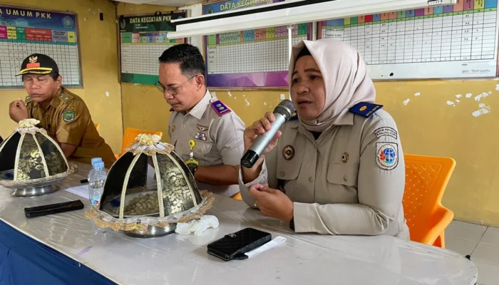 Awal Tahun 2026, Kantor Pertanahan Luwu Utara Serahkan Sertipikat Redistribusi Tanah di Desa Tamuku