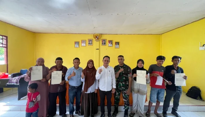 Reforma Agraria Terus Bergerak, Kantor Pertanahan Luwu Utara Serahkan Ratusan Sertipikat Redistribusi Tanah di Desa Pongko