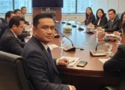 . Pamungkas Selalu Menyampaikan di Forum Rapat Kordinasi Banyak Orang Terombang-Ambing Bukan karena Mereka Kurang Cerdas, Tetapi Karena Mereka Tidak Memiliki Fokus Jangka Panjang Yang Kokoh. Tanpa Arah Yang Jelas, Setiap Tren Terlihat Menggoda, Setiap Peluang Terasa Wajib dikejar, dan Setiap Ketertinggalan Memicu kepanikan. Akhirnya, Energi Habis