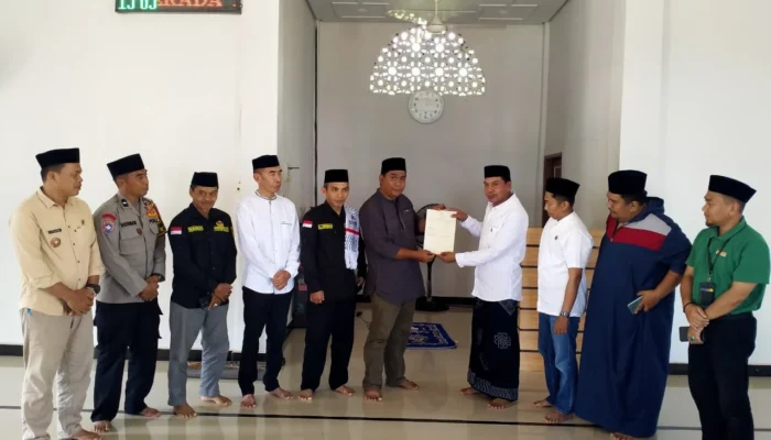 Wujudkan Kepastian Hukum Tanah Wakaf, Kantor Pertanahan Kota Palopo Serahkan Sertipikat Masjid Baitul Arqam