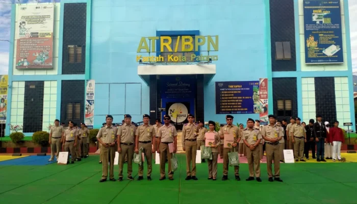 Apel Pagi Jadi Penguat Komitmen Layanan, Kepala Kantah Kota Palopo Berikan Penghargaan Pegawai