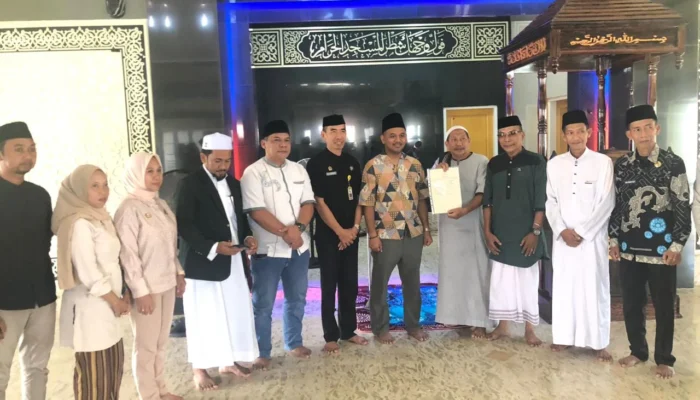 Percepat Legalitas Rumah Ibadah, Kantor Pertanahan Kota Palopo Serahkan Sertipikat Masjid Al-Mujahidin di Salotellue