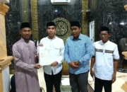 Safari Ramadan di Rampoang, Kepala Kantor Pertanahan Kota Palopo Serahkan Sertipikat Wakaf Masjid Jabal Nur