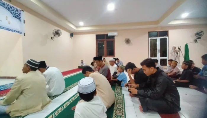 Momentum Nuzulul Qur’an, Kantor Pertanahan Kota Palopo Serahkan Sertipikat Wakaf Masjid Nurul Jihad Bora