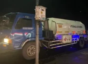 Praktik Operandi Truck Tangki PT Ronald Jaya Energi Kembali Mencuat Yang Diduga Aktif Ritunitas Gunakan Mengangkut BBM Solar Dilokasi Penimbun penampungan Berinisial RD Di Bulukumba Dalam distribusi BBM Bio solar Subsidi menuju Makassar.  LP. biro Bulukumba