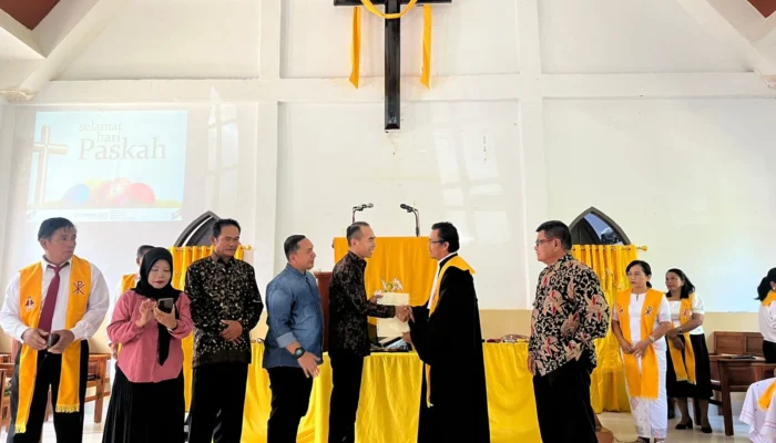 Momentum Paskah, Kantor Pertanahan Kota Palopo Serahkan Sertipikat Gereja Toraja Betel Padang Alipan