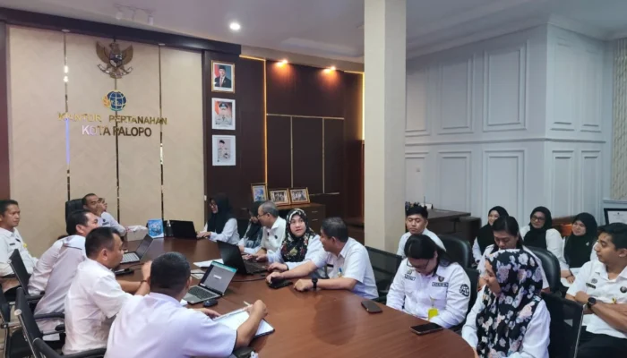 Penguatan Tata Kelola Anggaran, Kepala Kantor Pertanahan Kota Palopo Pimpin Rapat Monitoring