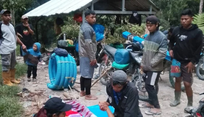 Peristiwa Naas Di Jalan Menuju Rampi, Tukang Ojek Jatuh Kedalam Jurang Menghembuskan Nafas Terakhinya Di Atas Tandu Di Tengah Hutan