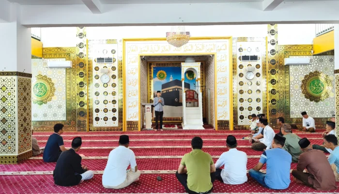 Wujudkan Kepastian Hukum Rumah Ibadah, Kepala Kantor Pertanahan Kota Palopo Serahkan Sertipikat Wakaf Masjid Nurul Akbar