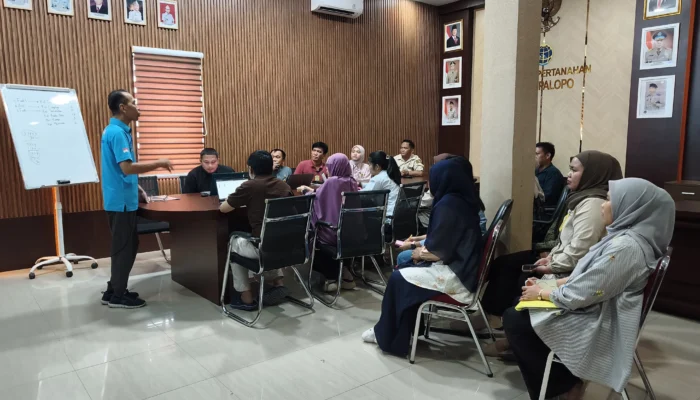 Perkuat Akurasi Data Pertanahan, Kepala Kantor Pertanahan Kota Palopo Pimpin Rapat Quality Control KW 456