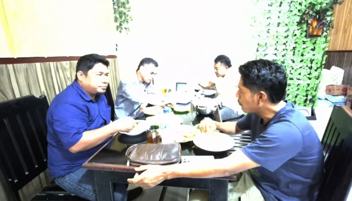 Kepala Suku Jeneponto H.Ical Jamu Direktur LBH CCI Rusdi, SH., CFLE., CLA di Rumah Makan Lestari