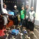 WAKIL KETUA I DPRD SORONG SELATAN ALI JUHURI SERAHKAN BANTUAN DAN KOSTUM OLAHRAGA UNTUK TIM SEPAK BOLA KOKODA UTARA