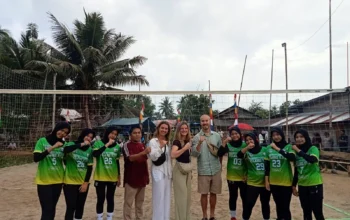 Manajer Pelangi Volly Ball Club Luwu Utara Alisman secara resmi memberikan apresiasi tinggi kepada pelatih dan tim atas pencapaian luar biasa
