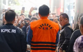KPK Menetapkan dan Menahan Bupati Muara Enim Serta 3 orang lainnya Sebagai Tersangka Korupsi, terkait Pengadaan Barang dan Jasa (PBJ) di Lingkungan Pemerintah Kabupaten Muara Enim, Sumatera Selatan.