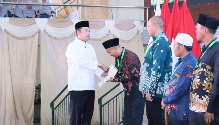 Serahkan Lebih dari 1.000 Sertipikat Tanah Wakaf dalam ICOP 2026, Menteri Nusron Minta Penerima Jadi Pionir Percepatan