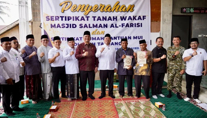 Menteri Nusron Serahkan Sertipikat Wakaf dan Bantuan dari MUI untuk Masjid Salman Alfarisi Aceh Tamiang