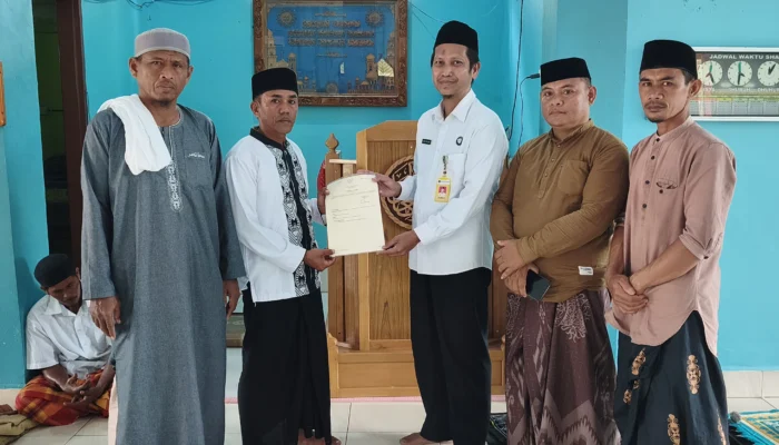 Kantor Pertanahan Kota Palopo Serahkan Sertipikat Rumah Ibadah Masjid Al-Mukminun Ka’da