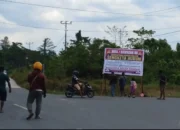 PASAR KAJASE BERGAUNG: SPANDUK BESAR DIPASANG TANAH SENGKETA BELUM TETAP DILARANG BANGUN SEPIHAK