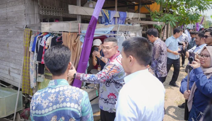 Wamen Ossy Serahkan Sertipikat bagi MBR di Kalsel, Dukung Penyediaan Rumah Layak Huni Lewat Legalitas Tanah